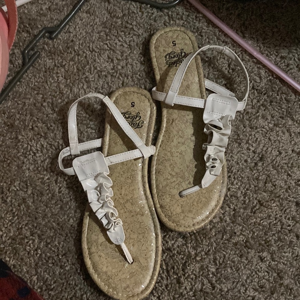 White faded glory size 5 sandals